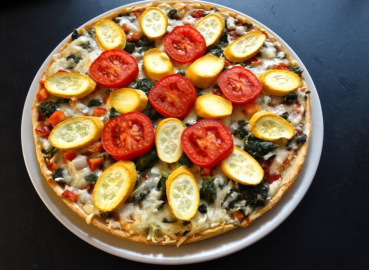 Vegan Recipe - Vegan Crust Pizza with Zuchini, Spinach and Tomatoes